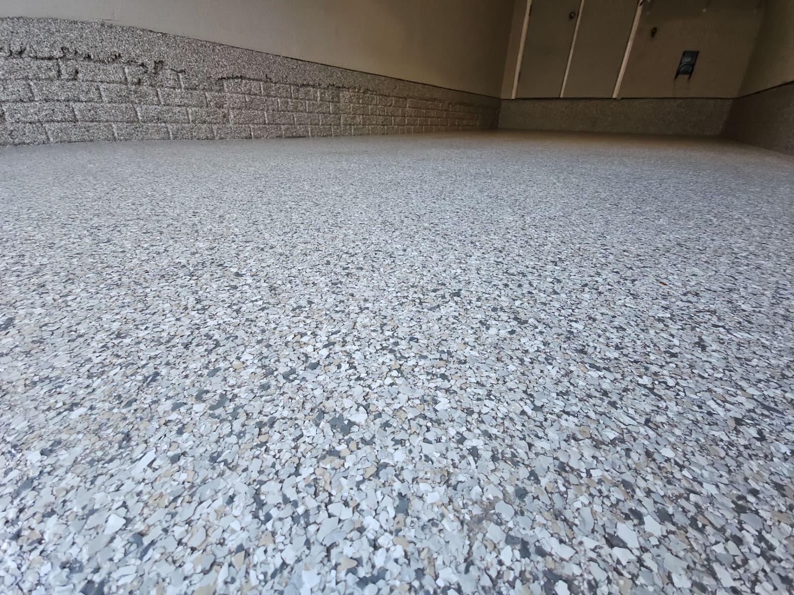 close floor Transforming Garage Spaces with Polyaspartic Concrete Coatings
